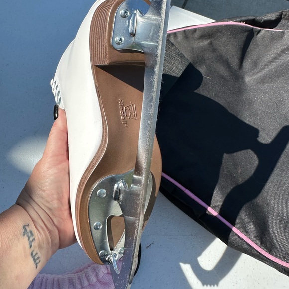 Riedel Women's White Figure Skates - Picture 2 of 3